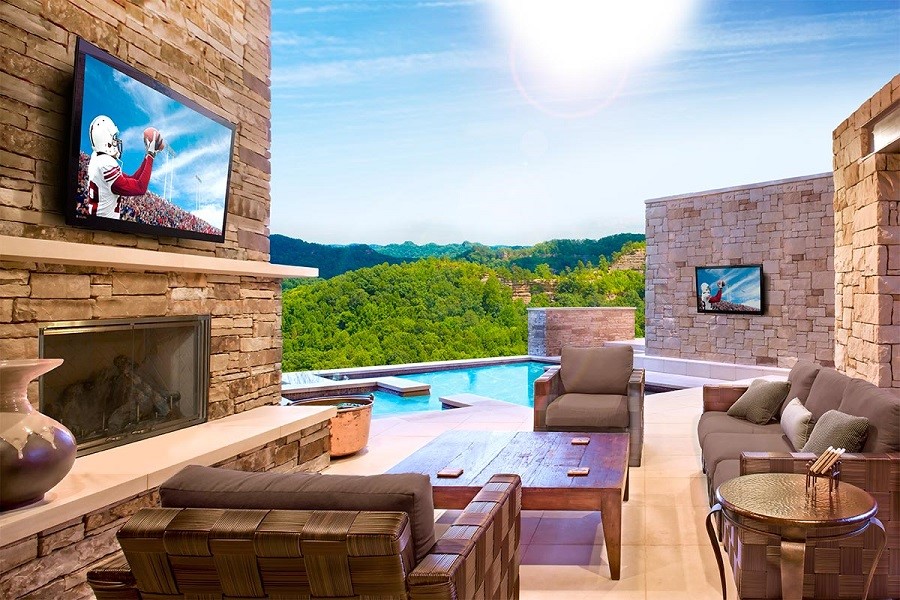 Watch the Game Outdoors with a Dedicated Outdoor Movie Screen